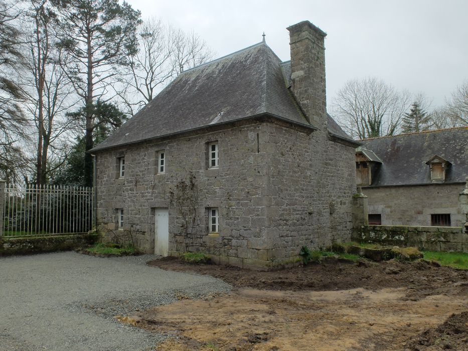 cour d’honneur, pavillon d’angle sud-ouest, façades est et nord