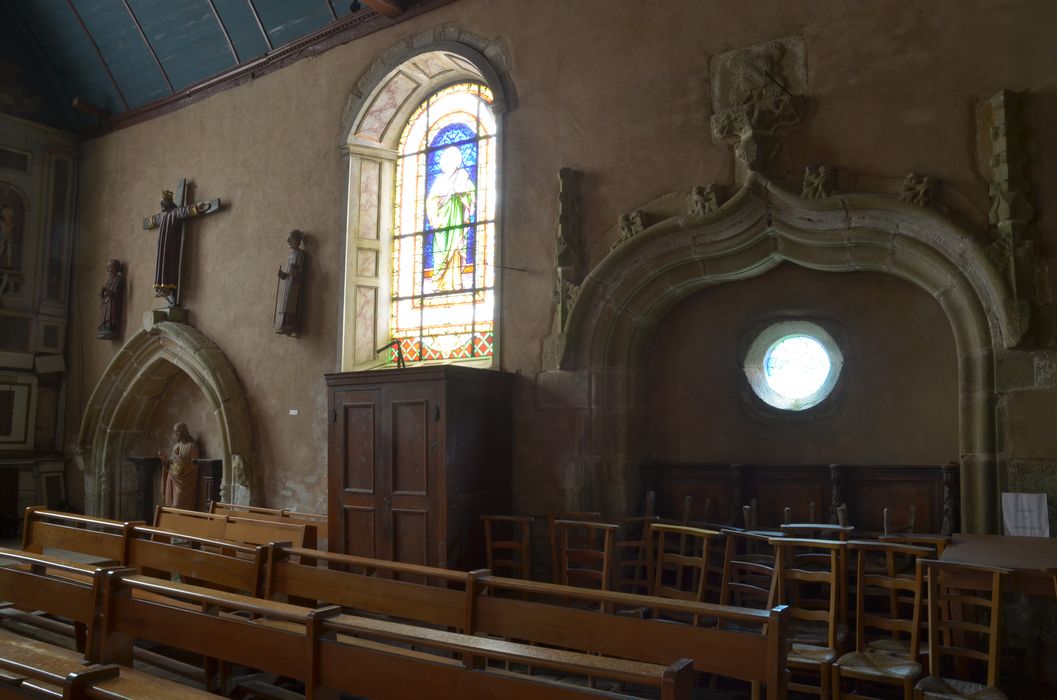 chapelle sud et ses deux enfeus