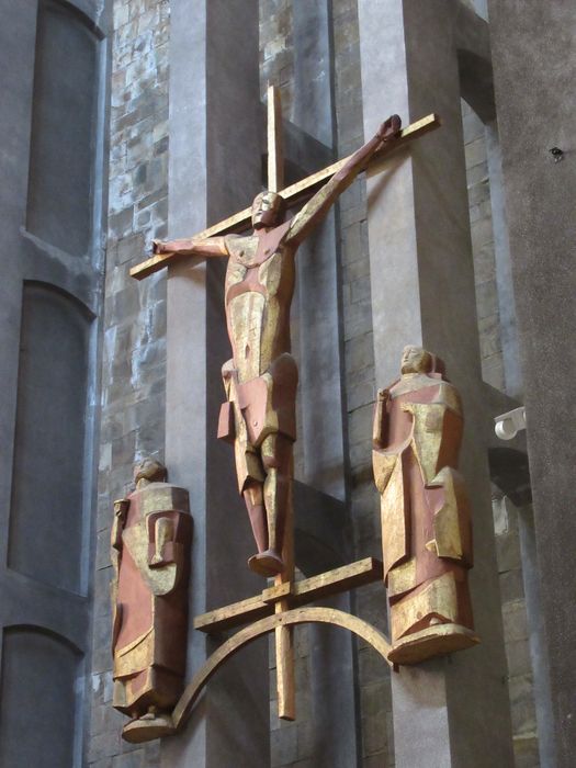 groupe sculpté (calvaire) : Christ en croix, Vierge, saint Jean - © Ministère de la Culture (France), Direction Régionale des Affaires Culturelles de Bretagne – Tous droits réservés 