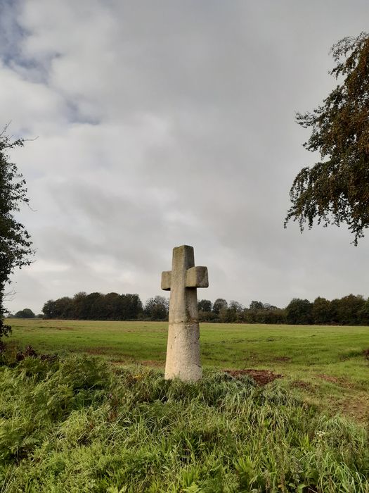 Vue générale de la croix dans son environnement