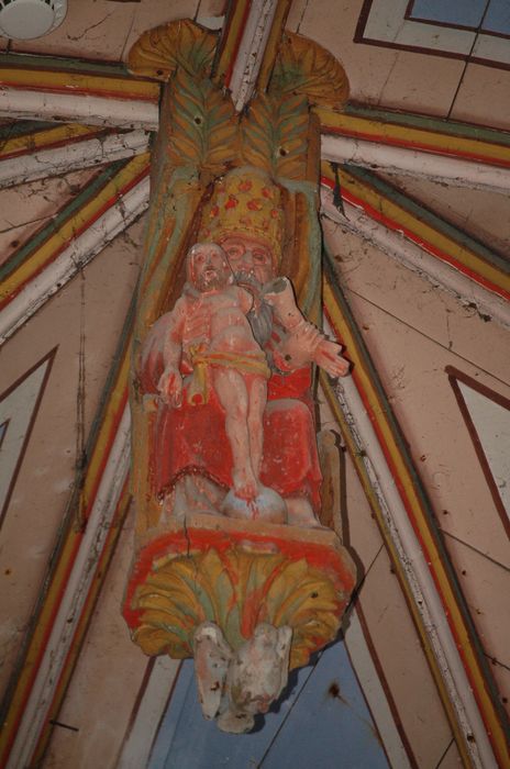 chapelle funéraire, voûte du choeur, détail de la clef pendante : Trinité (la)