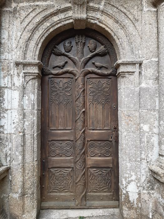 chapelle funéraire, vantail de la porte d’accès est