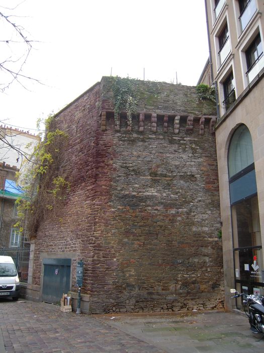 courtine rue Rallier du Baty depuis la cour de l’immeuble au n°9