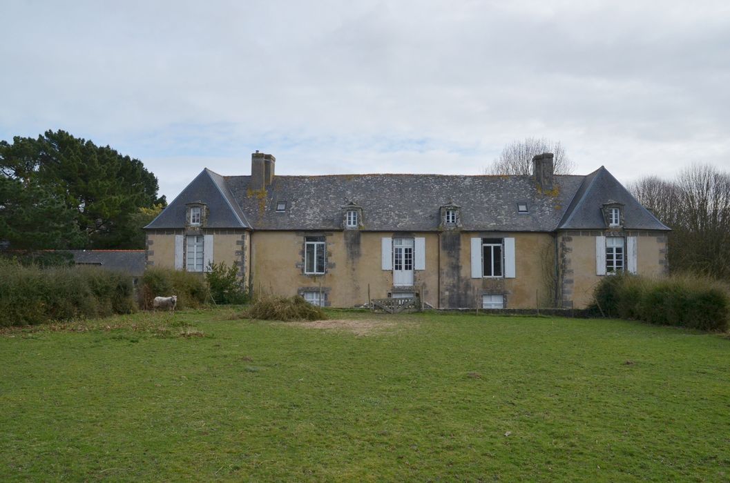 logis, façade ouest depuis la terrasse supérieure du jardin