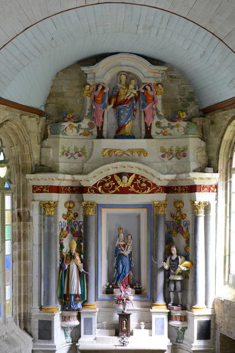 retable du maître-autel, statues : Saint Isidore, Saint évêque (Saint Gervais) et Notre-Dame des Fleurs