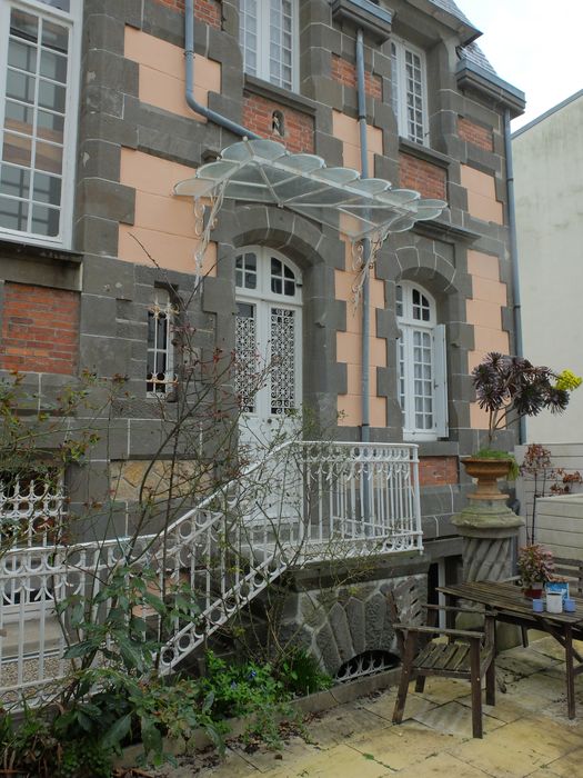 façade nord-ouest sur cour, vue partielle