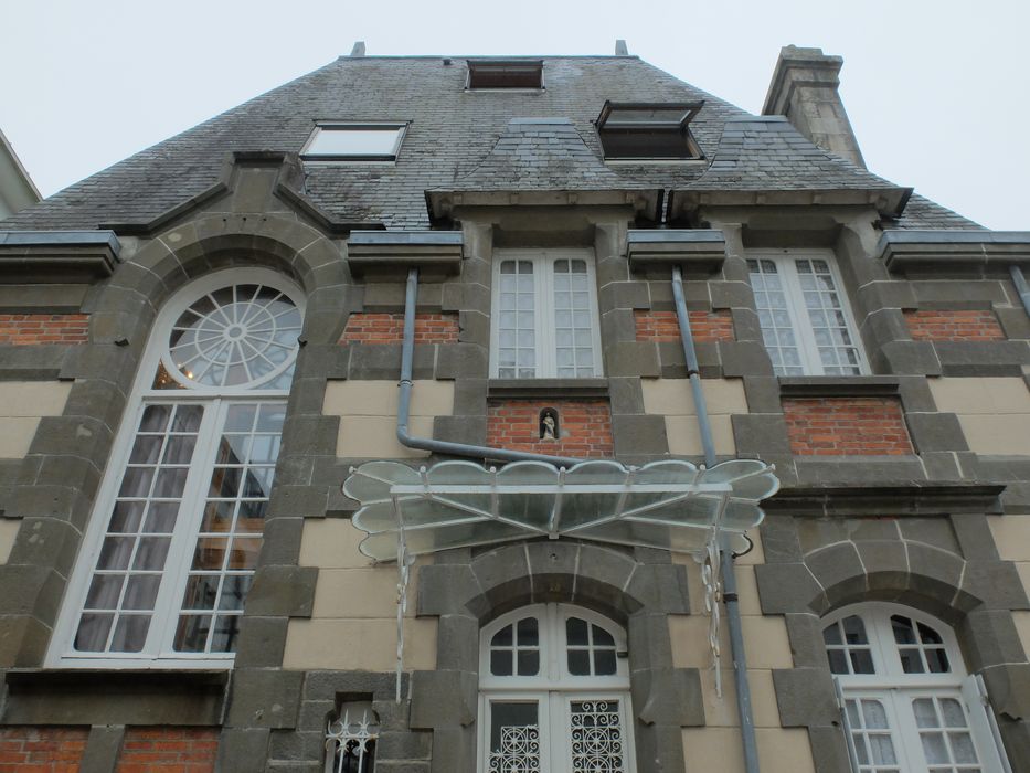 façade nord-ouest sur cour, vue partielle