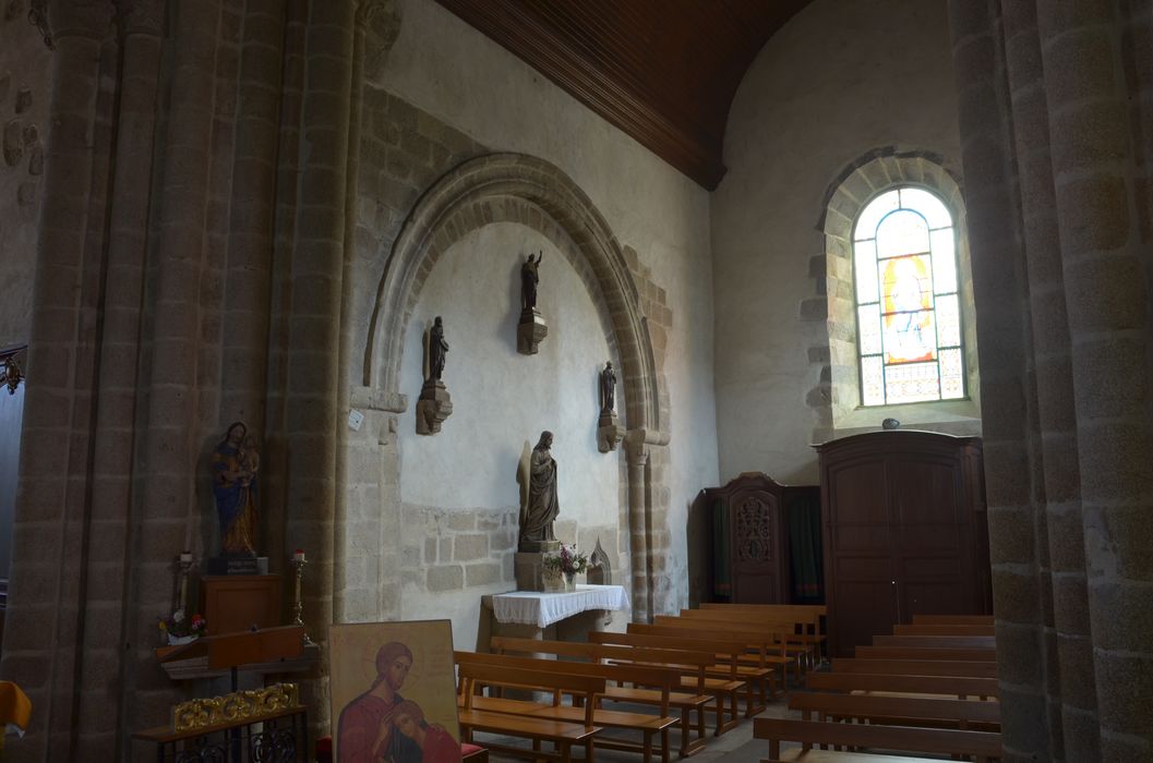 transept, bras sud, arcade de l’ancienne absidiole romane supprimée au 16e  siècle