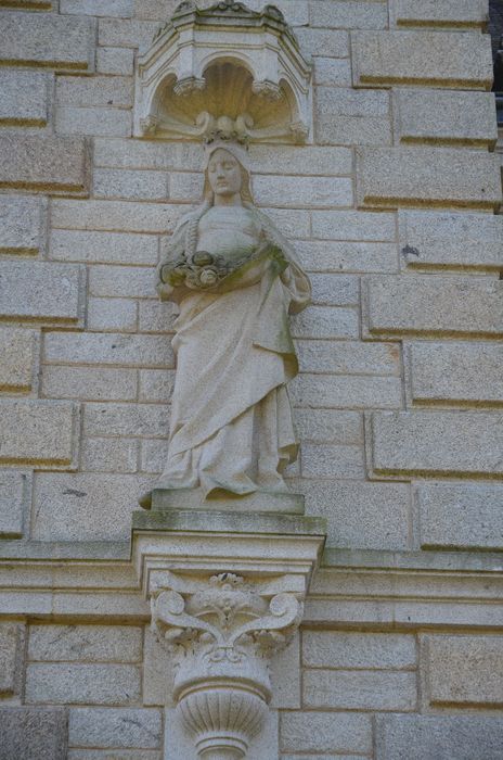 façade nord-est, détail d’une statue