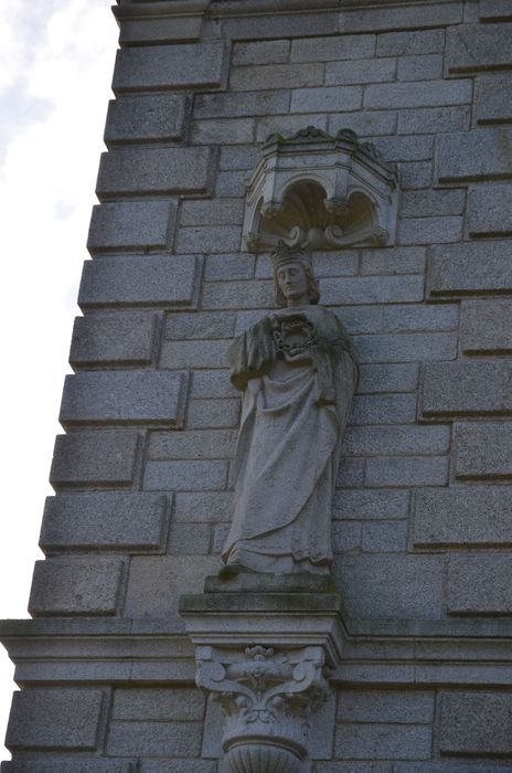 façade nord-est, détail d’une statue