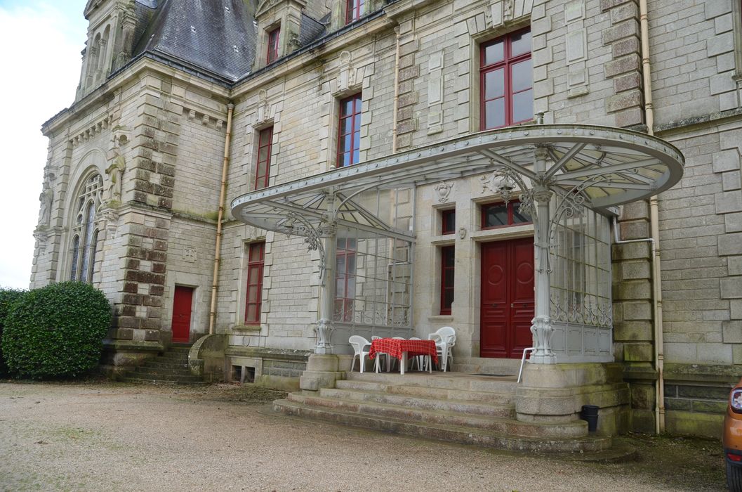 façade nord-est, vue partielle