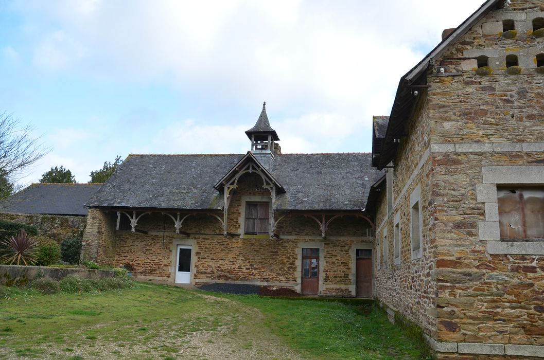 bâtiment de ferme, vue partielle