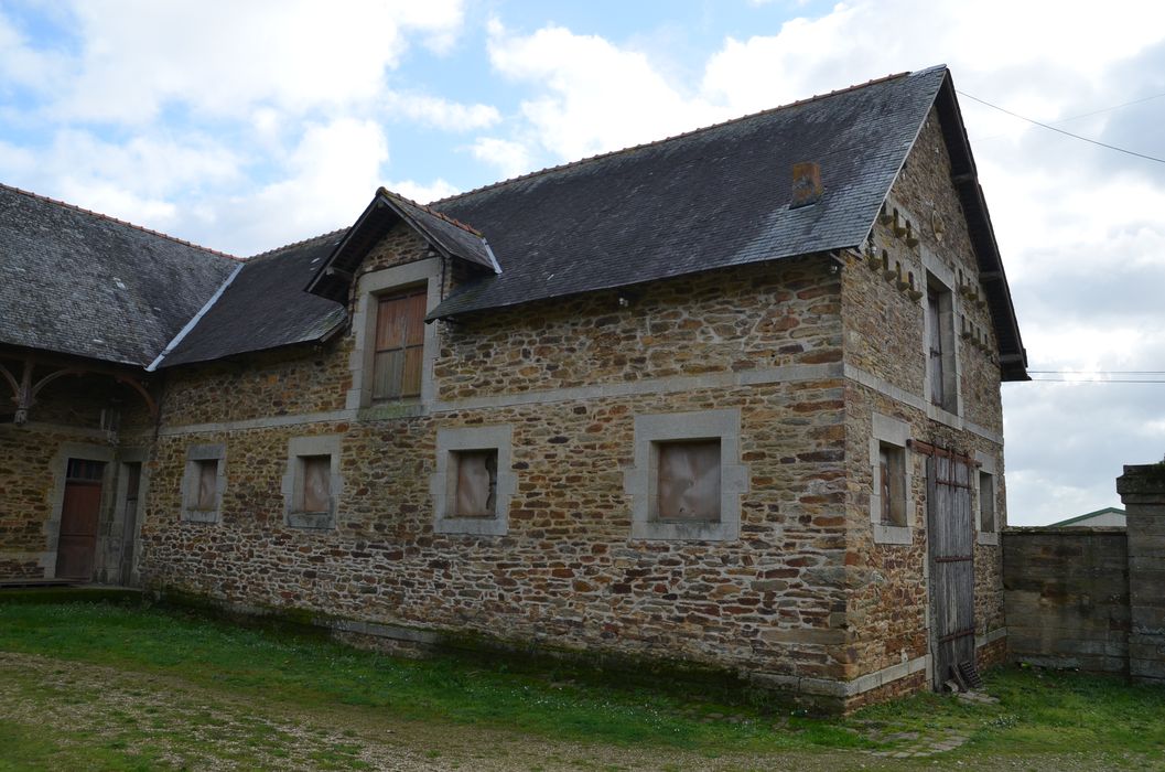 bâtiment de ferme, vue partielle