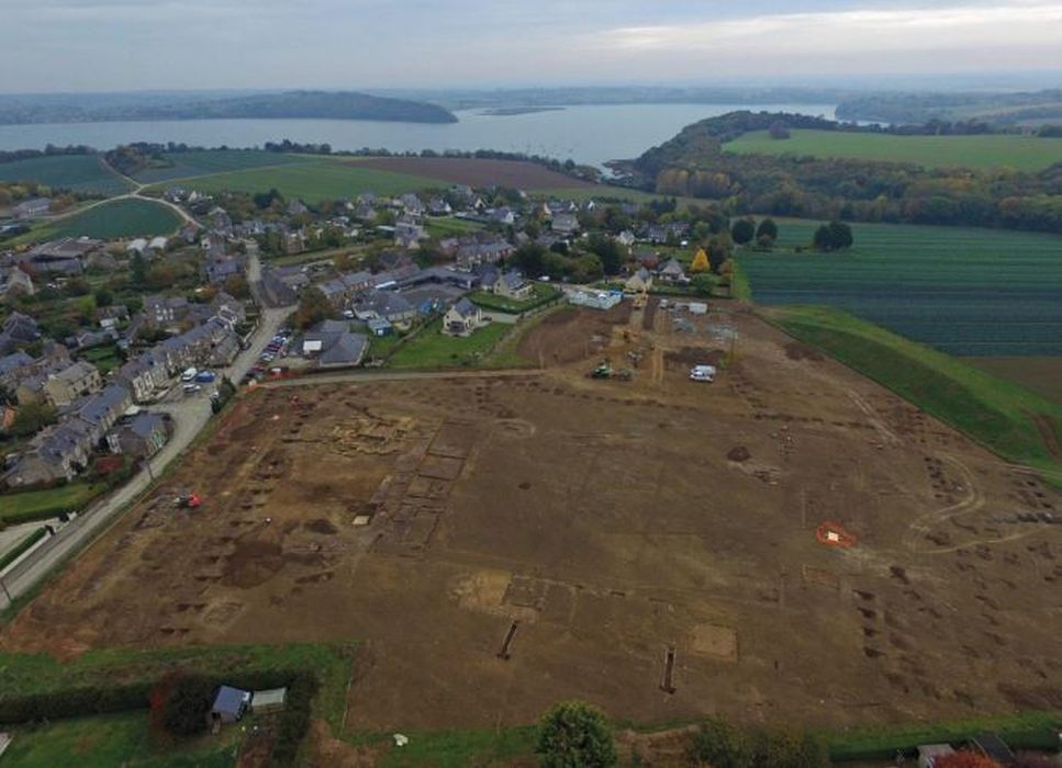vue aérienne du site en cours de fouille