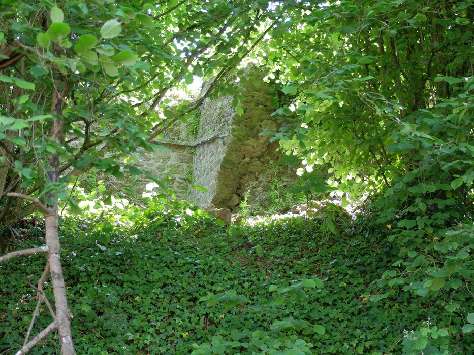 parcelles 74 et 735, tour éventrée (72) 