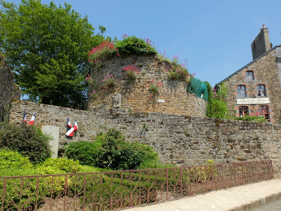 place A. Jehanin, tour centrale (111) 