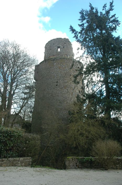 première enceinte