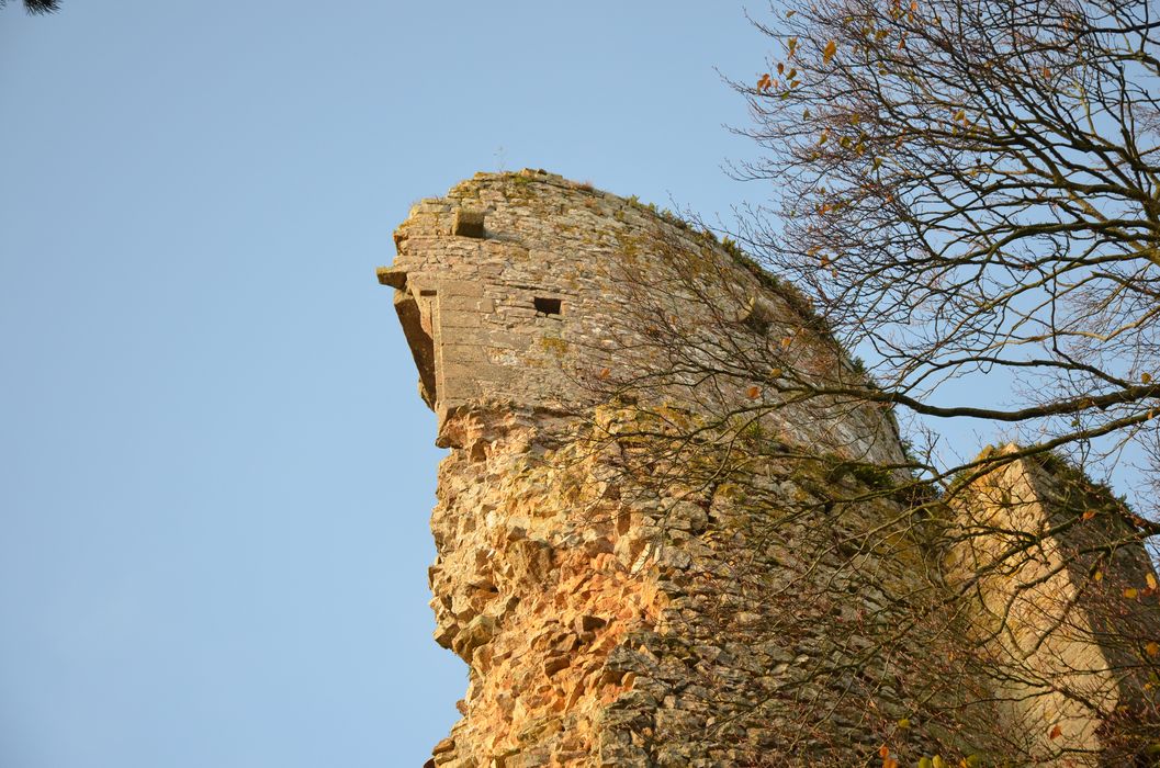 première enceinte