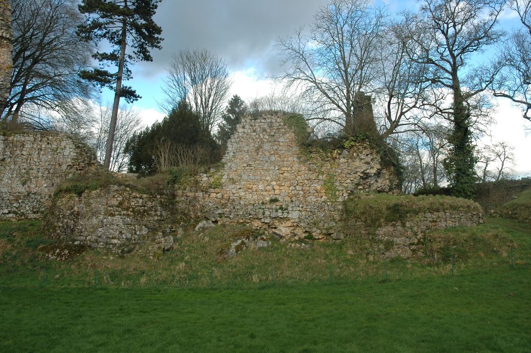 première enceinte