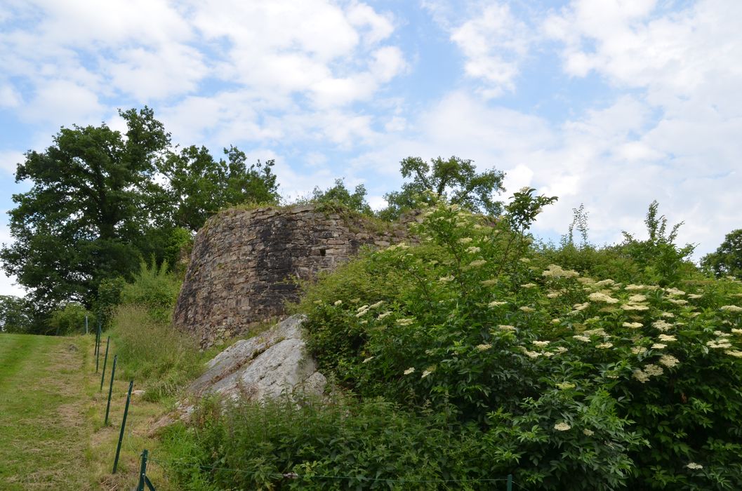 première enceinte