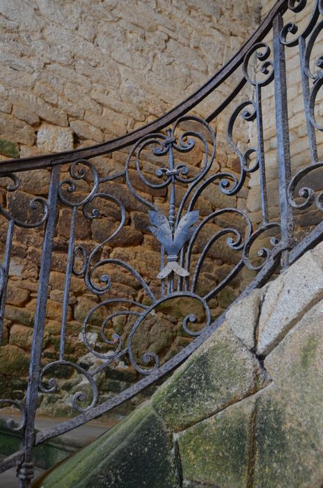 escalier menant à la galerie est, détail de la rampe