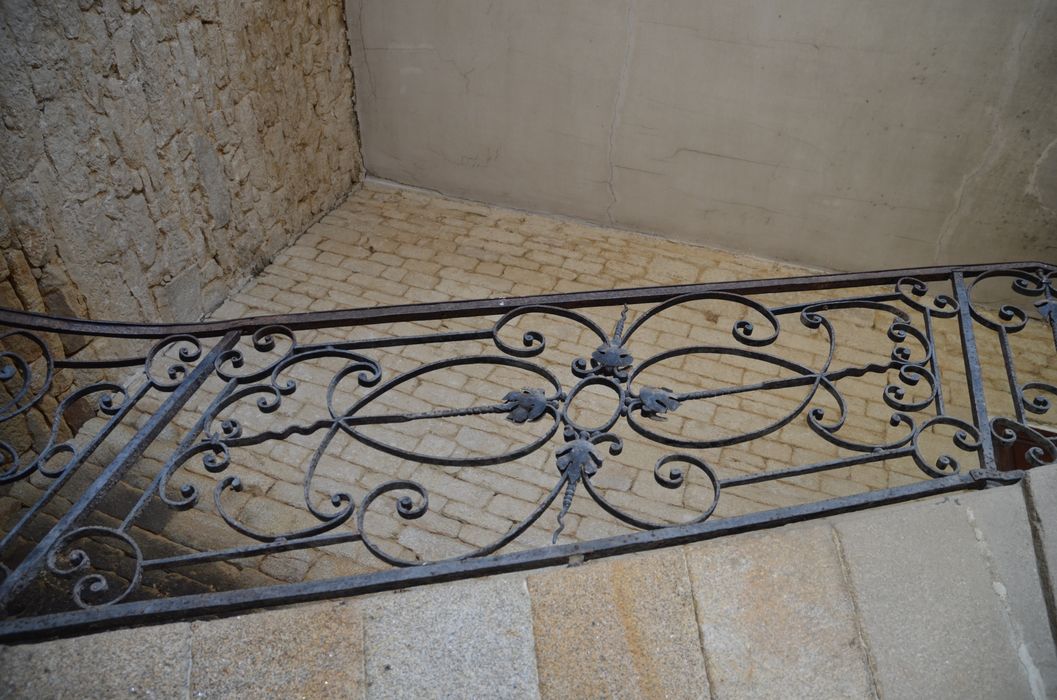 escalier menant à la galerie est, détail de la rampe