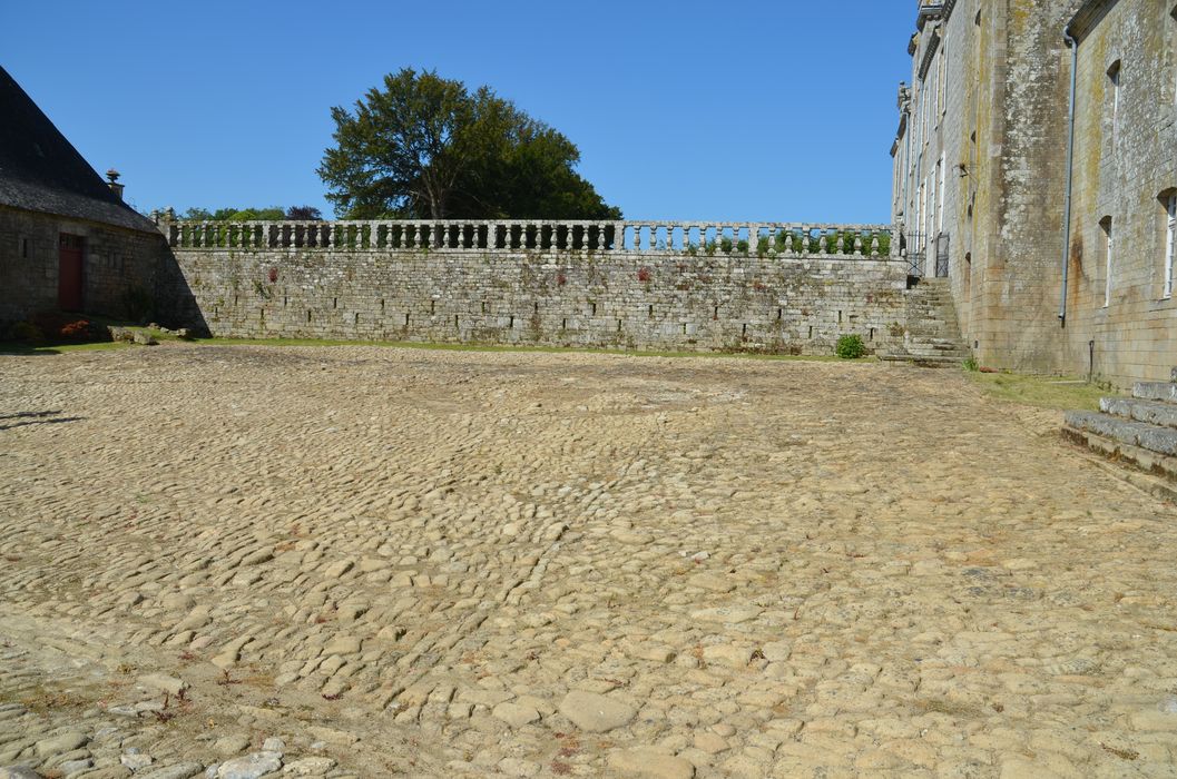 cour des communs est