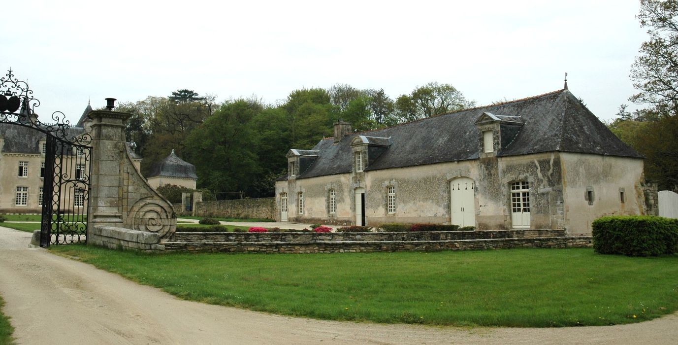 Château de la Ville Der : Aile des communs nord, façade sud, vue générale