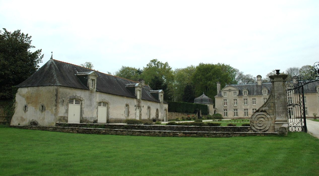 Château de la Ville Der : Aile des communs sud, façade nord, vue générale