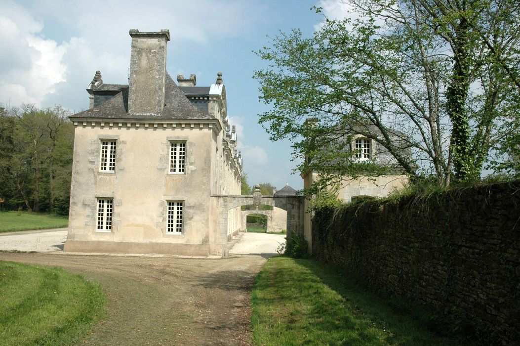 Château de la Ville Der : Logis, pignon sud, vue générale