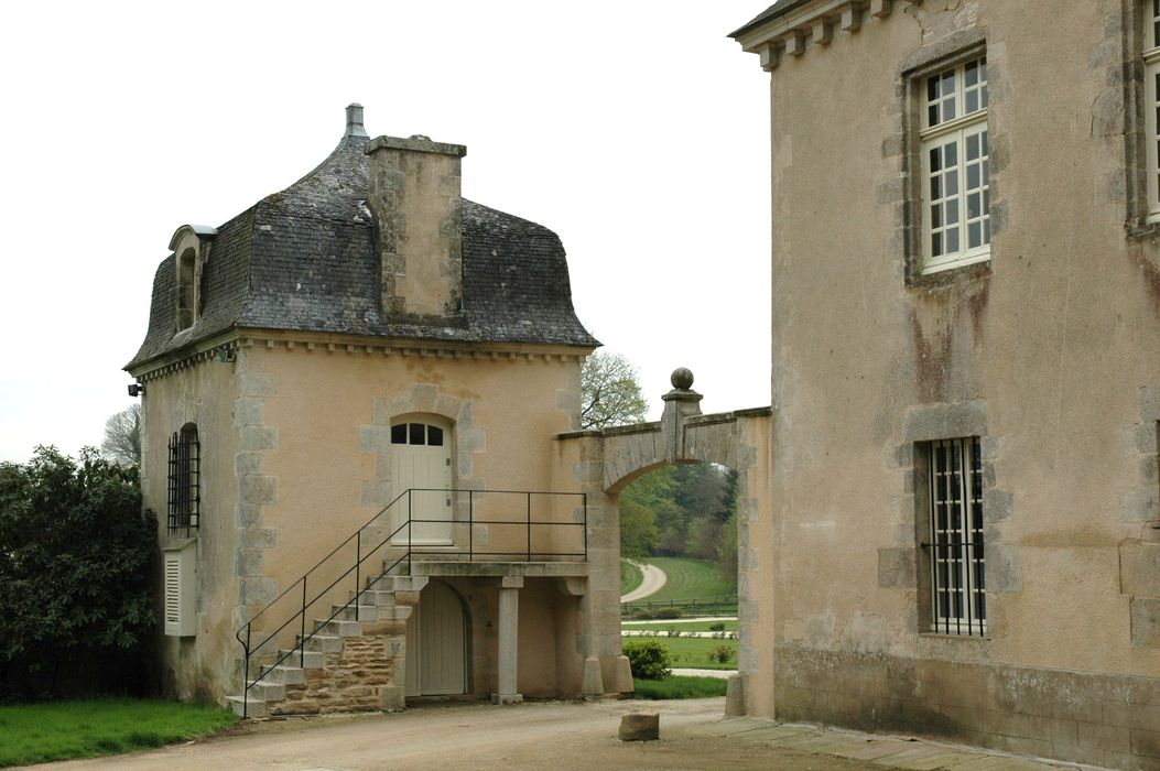 Château de la Ville Der : Pavillon nord, façades nord et ouest, vue générale