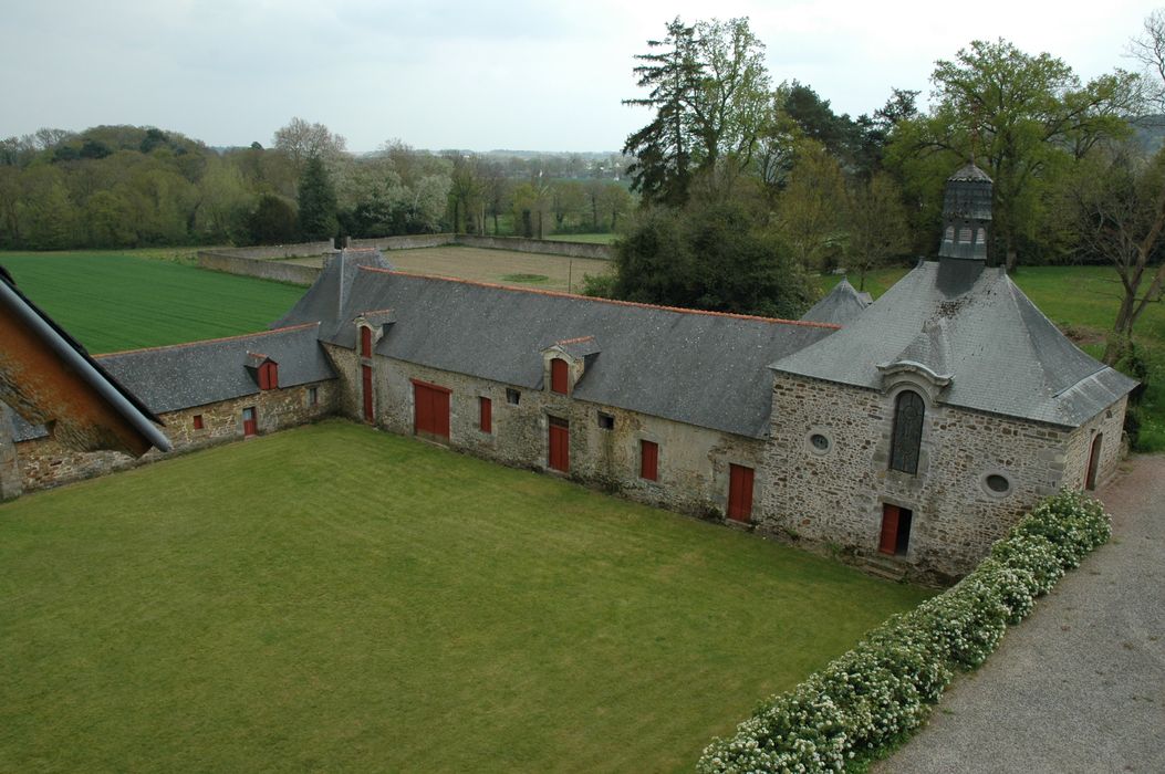 Château de la Villequéno : Cour des communs, aile sud, façade nord, vue générale