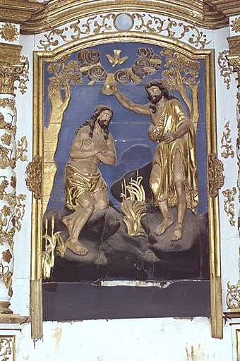 retable du maître-autel. Relief : Baptême du Christ, avant restauration (atelier Lacoste, novembre 2000 - février 2001).