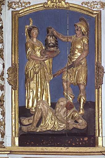 retable du maître-autel. Relief : Décollation de saint Jean Baptiste, avant restauration (atelier Lacoste, novembre 2000 - février 2001).