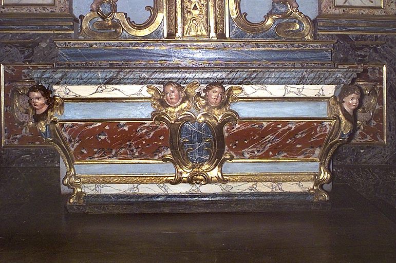 ensemble du maître-autel : autel ; retable ; tabernacle. Face du maître-autel. - © Inventaire général, ADAGP  ; © Monuments historiques, 2000
