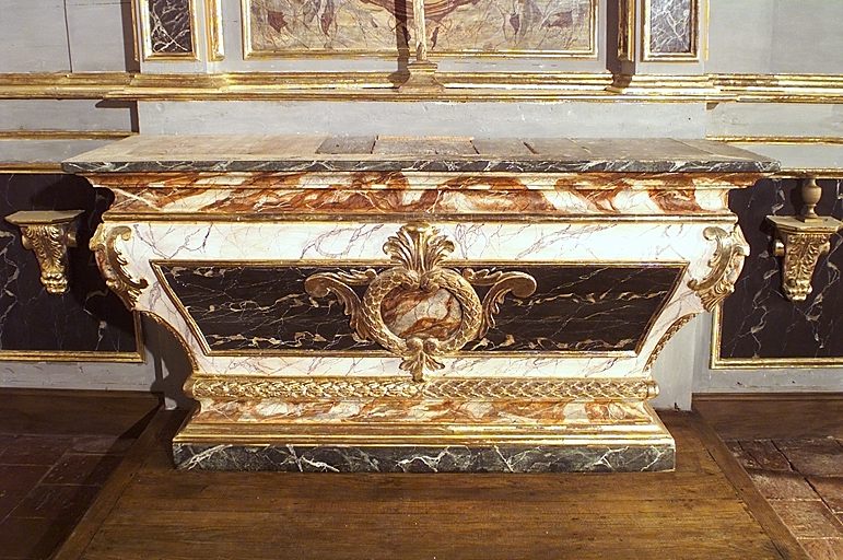autel ; retable de sainte Catherine d'Alexandrie. Face de l'autel. - © Inventaire général, ADAGP  ; © Monuments historiques, 2000