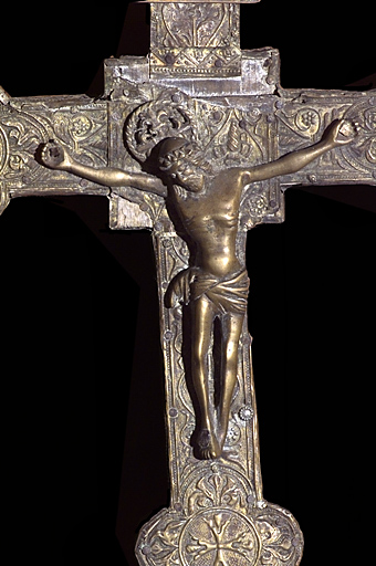 croix de procession. Détail de la face : Christ en croix. - © Inventaire général, ADAGP  ; © Monuments historiques, 2000