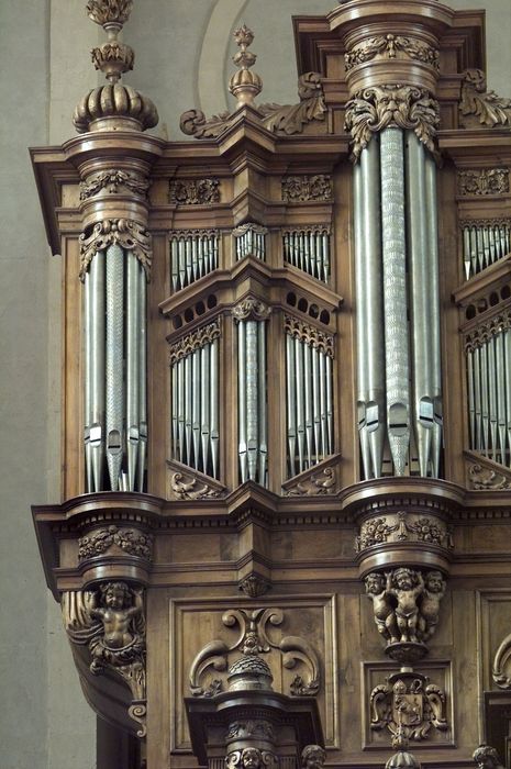 orgue de tribune, vue partielle du buffet