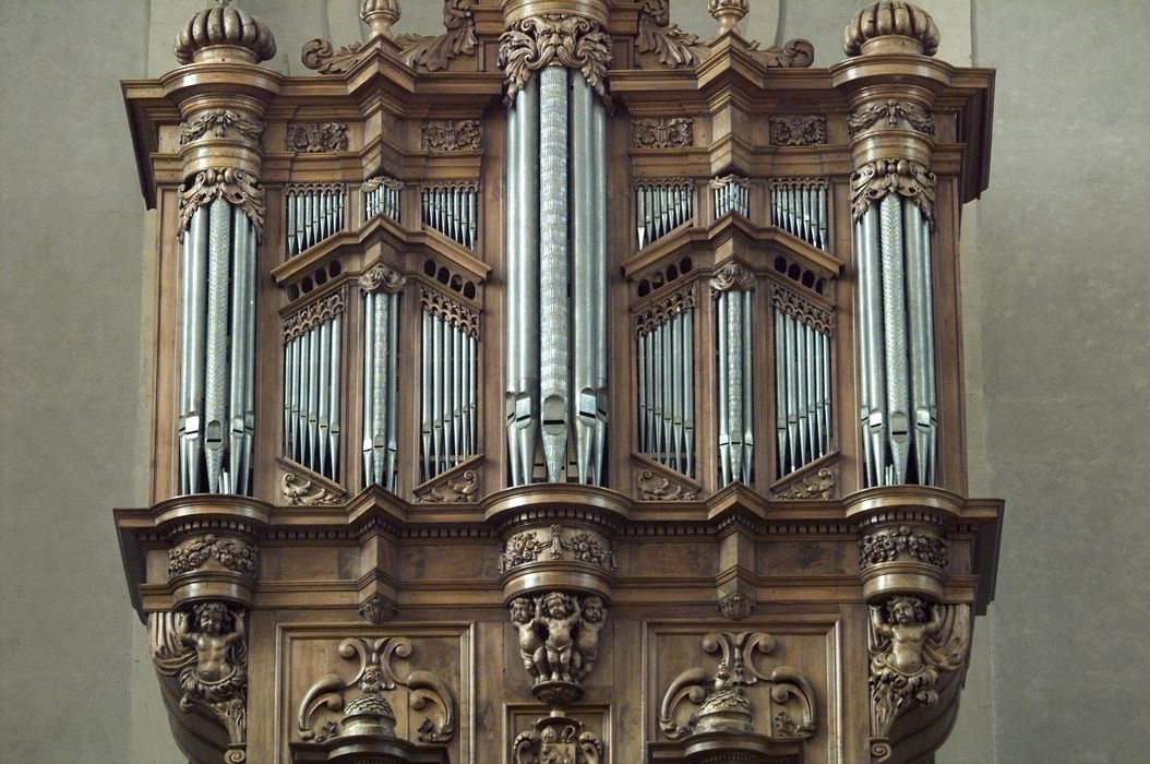 orgue de tribune, vue partielle du buffet