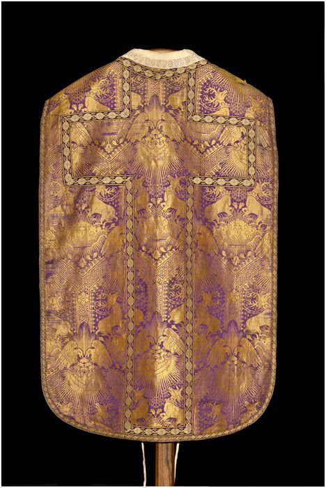 chasuble (ornement violet)