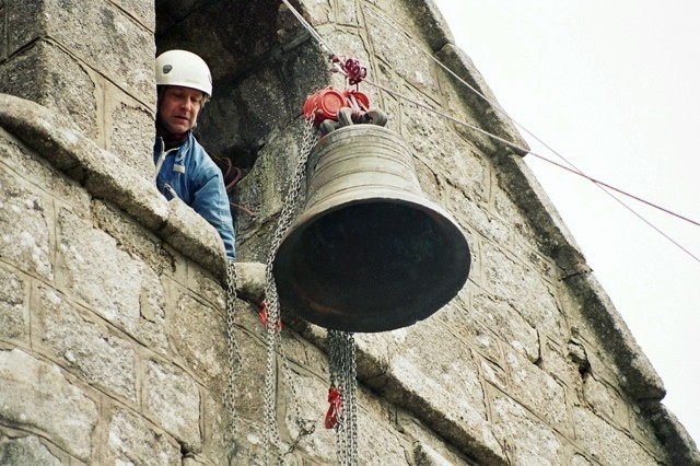 Montée au clocher de la cloche provenant de Lignareix. - © Monuments historiques ; © CAOA Corrèze