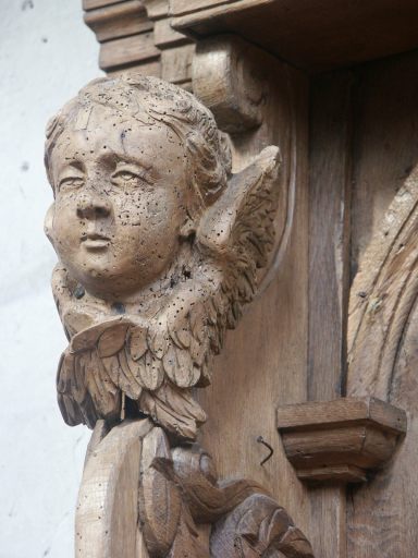 Stalles contre le mur nord du choeur : détail du décor sculpté.