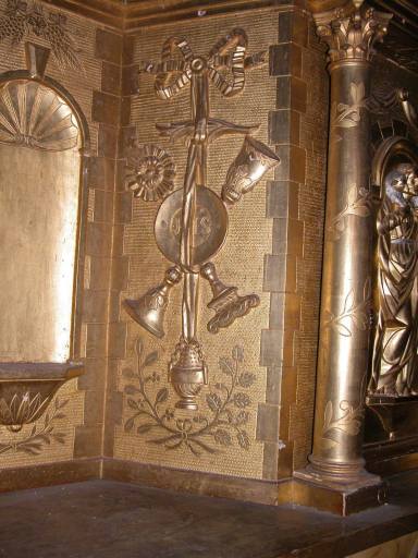 Tabernacle, détail du pan gauche de l'armoire eucharistique.