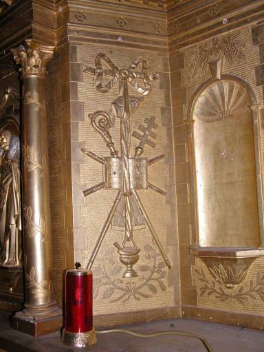 Tabernacle, détail du pan droit de l'armoire eucharistique.