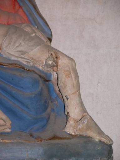 Détail de la jambe du Christ. - © Monuments historiques ; © Conseil Général de la Creuse, CAOA