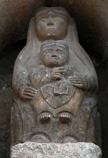 Statue : Vierge à l'Enfant assise