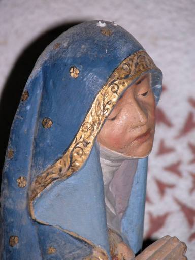 Profil droit, détail du visage de la Vierge.