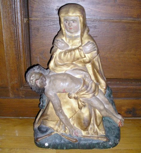 Groupe sculpté : Vierge de Pitié (maître-autel)