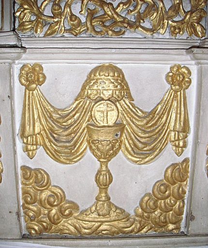 Détail du soubassement de l'armoire eucharistique.