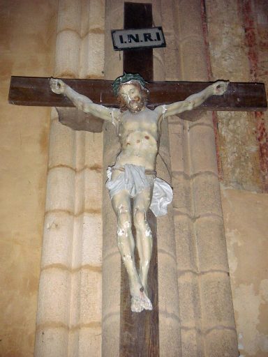 Croix ; statue : Christ en croix